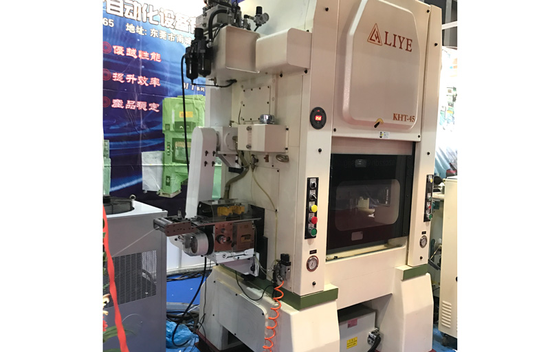 衝床送料機